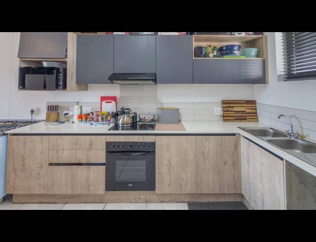 2 BEDROOM PROPERTY TO RENT IN VREDEKLOOF HEIGHTS